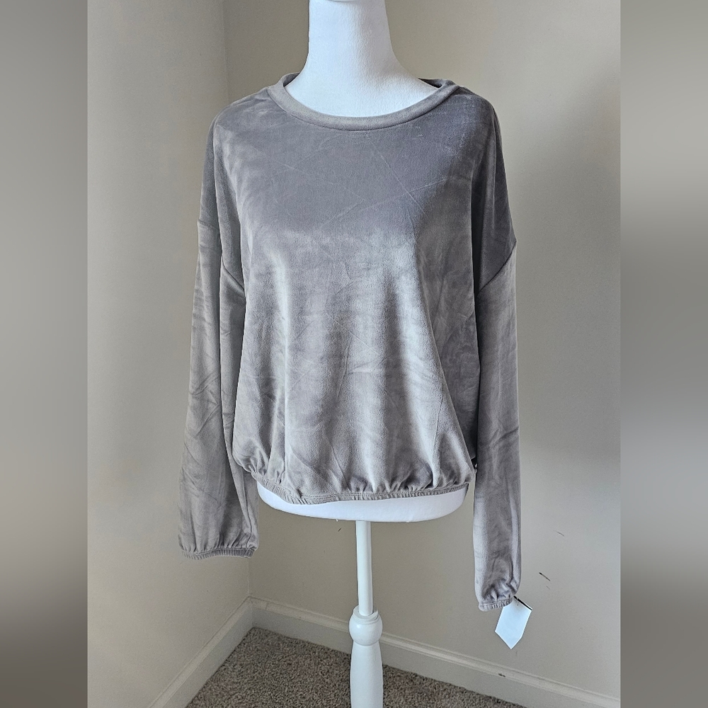 Women's gray long polyester sweat shirt with elastic at the bottom. (L)
